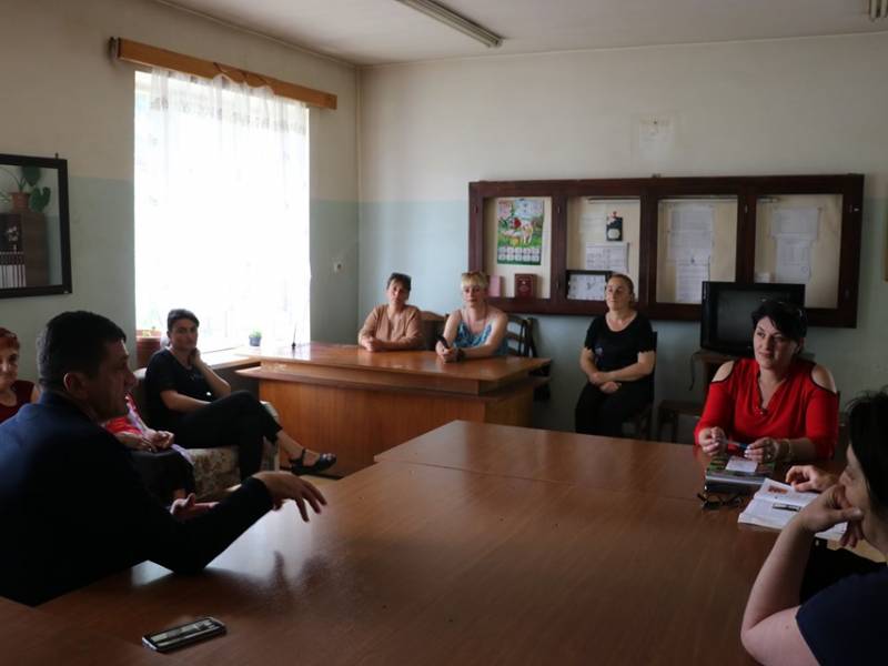 სახელმწიფო რწმუნებული საჯარო სკოლის მასწავლებლებთან შეხვედრას აგრძელებს